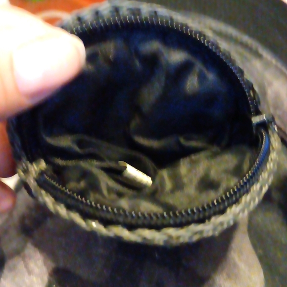 KNITTED CHANGE HOLDER - Picture 2 of 2